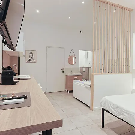 Les Bulles De Mona - Lola - - Clim * Lyon